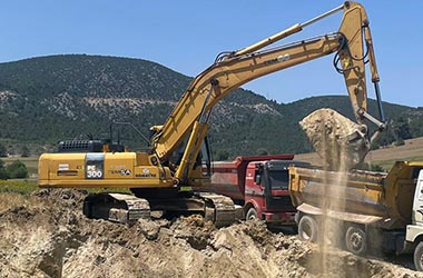 bilecik-hafriyat-aysa-komatsu-pc300